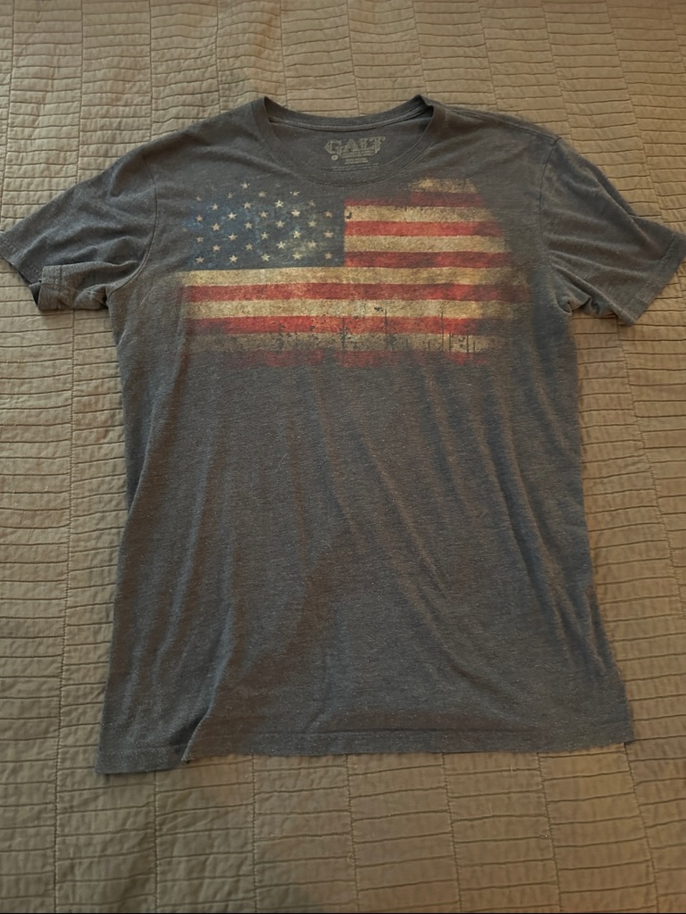 Gray Men's Short-Sleeve Tee with Faded American Flag Graphic